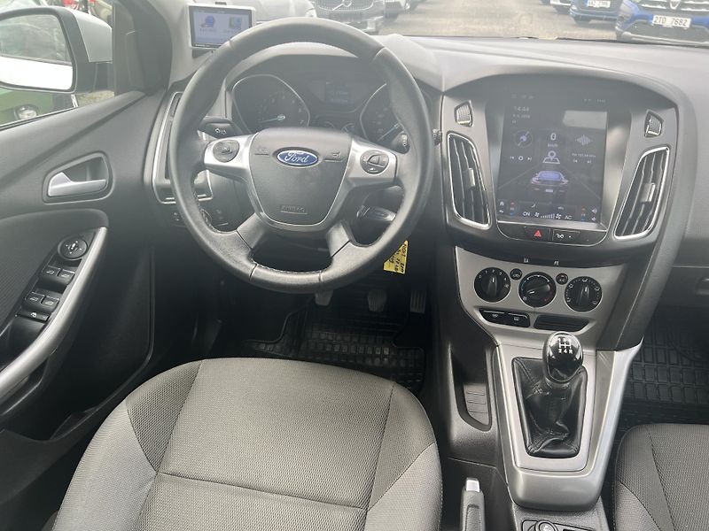 Ford Focus 1.6i KLIMATIZACE NAVI ALU KOLA - fotka 19 z 42