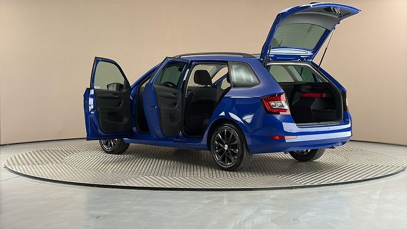 Škoda Fabia 1.0 TSI Black Combi - fotka 7 z 23