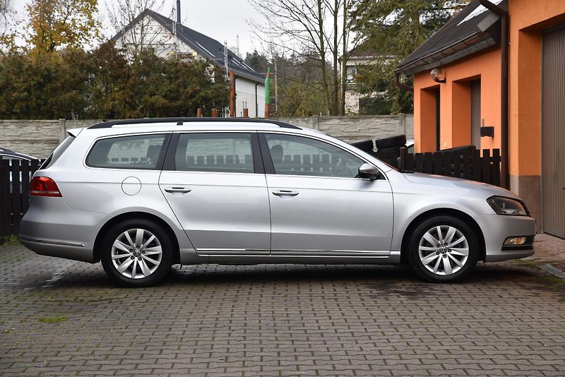 Volkswagen Passat 2.0 TDi CR COMFORTLINE, VÝHŘEV - fotka 2 z 50