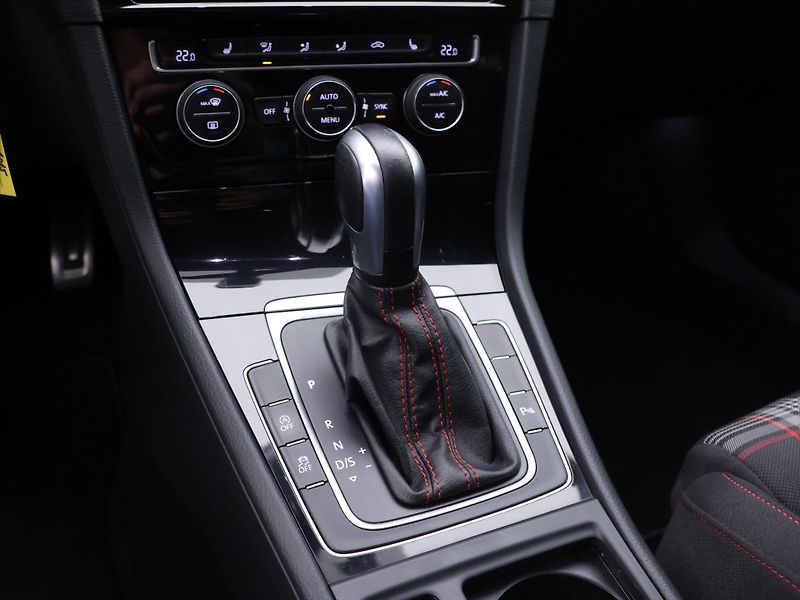 Volkswagen Golf 2,0 TSI GTI Performance DSG - fotka 27 z 29