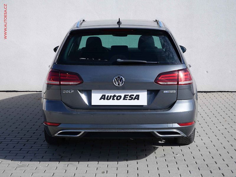 Volkswagen Golf (2020) 1.5 TSi, Highline, LED, panor - fotka 5 z 20