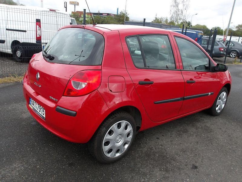 Renault Clio 1,2i ČR NAJ.62000 km !!! - fotka 6 z 31