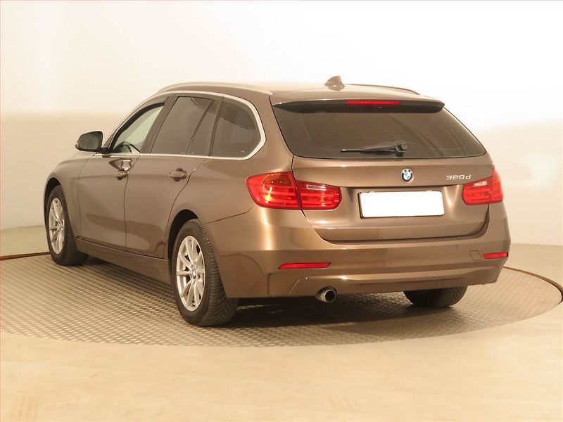 BMW Řada 3 (2013) 320 d, Navi, Tempomat - fotka 4 z 17