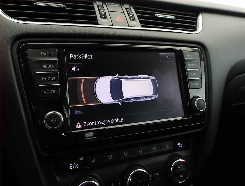 Škoda Octavia (2015) 2.0 TDI 4x4, 4X4, Serv.kniha - fotka 14 z 19