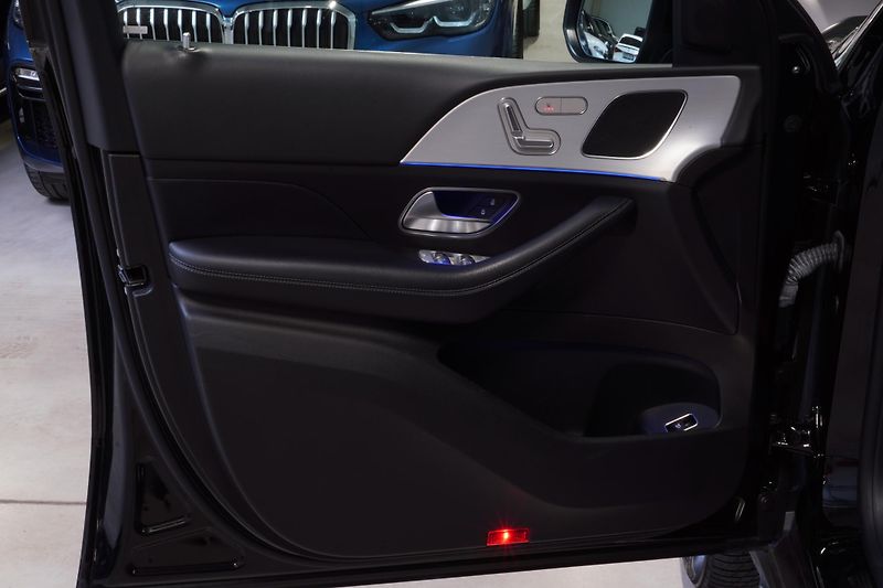 Mercedes-Benz GLE 300d,4matic,AMG,ČR,Tažné,360 - fotka 18 z 36