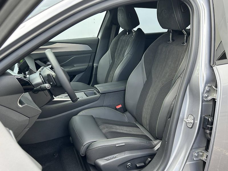 Peugeot 308 (2025) GT Hybrid e-DCS6 1,2 - fotka 7 z 10