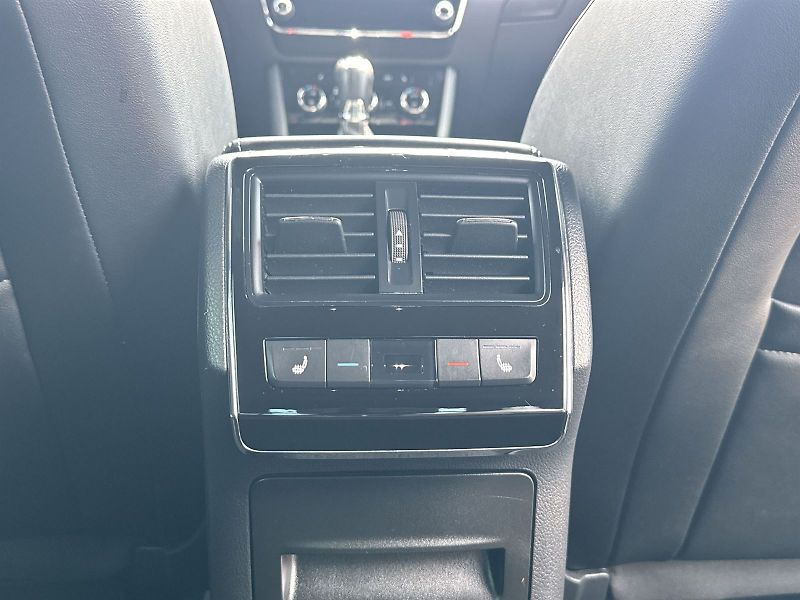 Škoda Superb (2020) 2.0 TSI 4x4 DSG SportLine - fotka 28 z 36