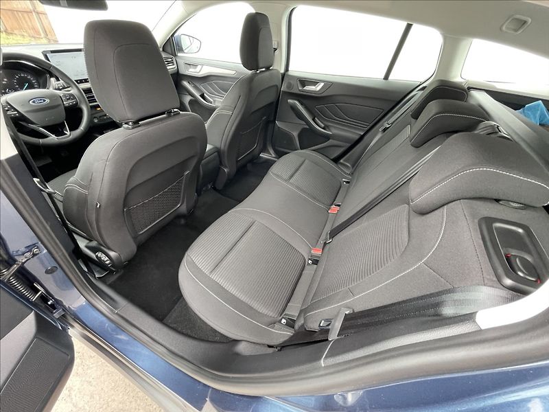Ford Focus 1,0 EcoBoost A7 Combi Titanium - fotka 16 z 21