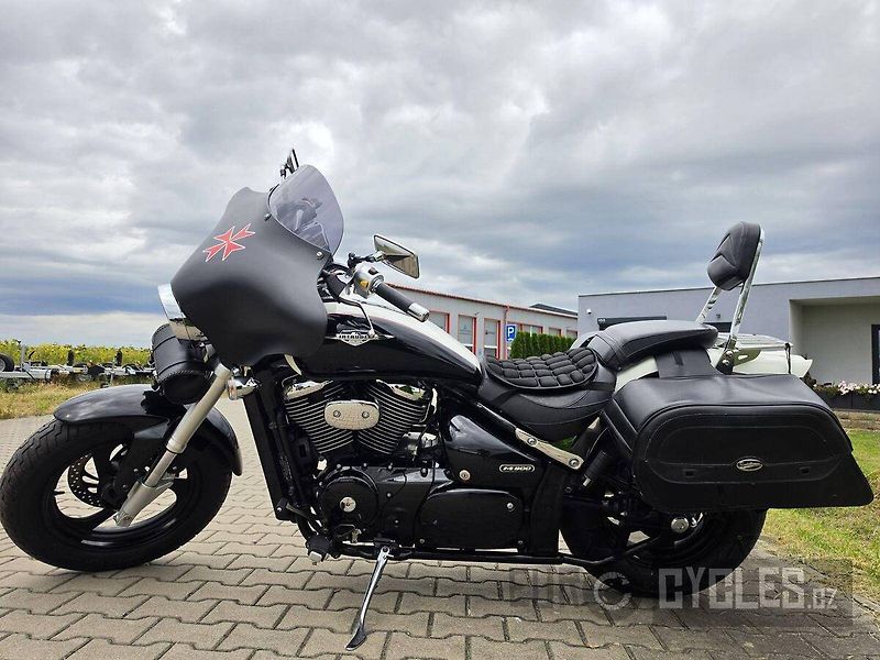 Suzuki Intruder M 800 (2010) - fotka 11 z 18