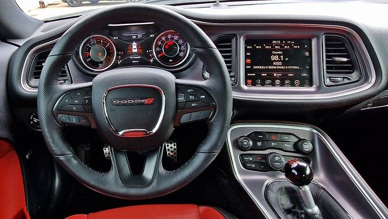 Dodge Challenger 5.7L V8 Hemi/Shaker/kůže/375 P - fotka 12 z 19