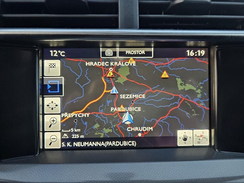 Citroën C4 (2016) 1.2 81kW SHINE,81 000 KM !!! - fotka 24 z 47