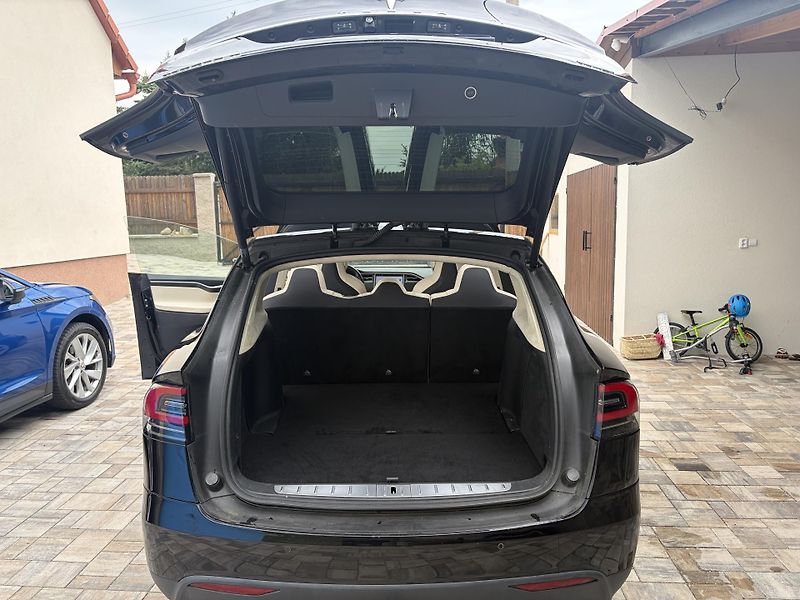 Tesla Model X (2018) 100D, MCU2, tazne,5mist - fotka 12 z 20