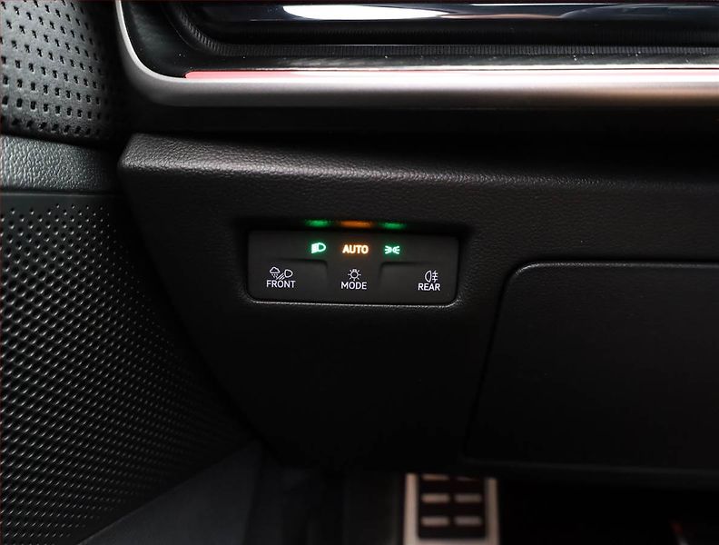 Škoda Superb (2025) 2.0 TDI, Sportline, Navi - fotka 16 z 19