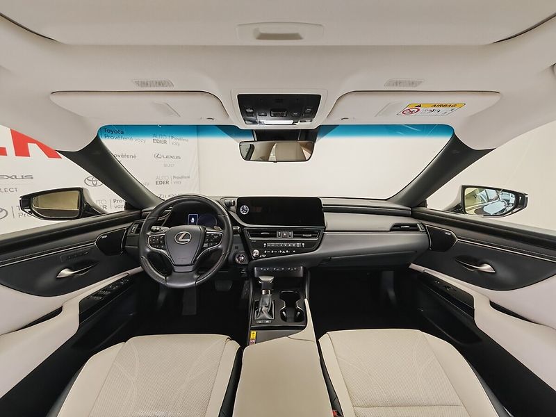 Lexus ES 300h Prestige Plus - fotka 16 z 49