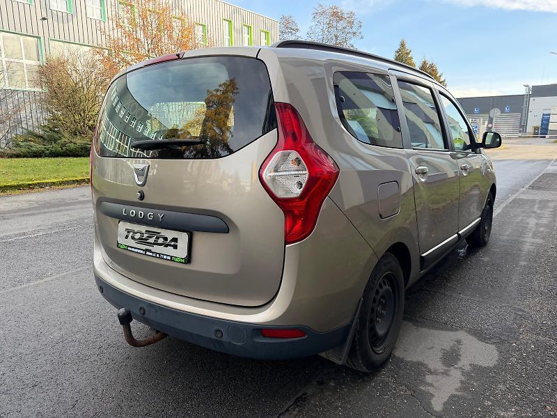 Dacia Lodgy 1,6 i / 7-míst / 1.maj./ ČR /  - fotka 5 z 24