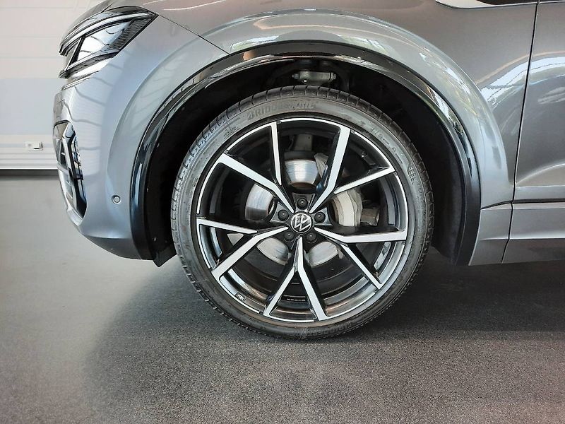 Volkswagen Touareg (2023) R-Line 3.0 TDI 4Motion Edition - fotka 32 z 35