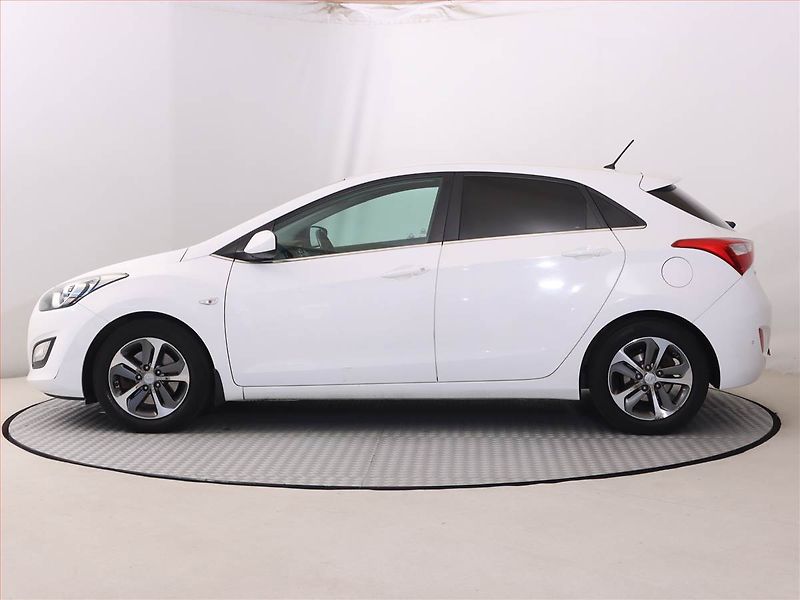 Hyundai i30 (2015) 1.6 MPI, Tempomat - fotka 3 z 17