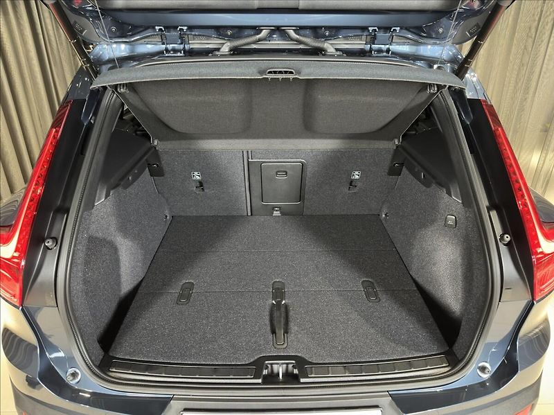 Volvo XC40 (2026) 2,0 B4  Plus - fotka 16 z 29