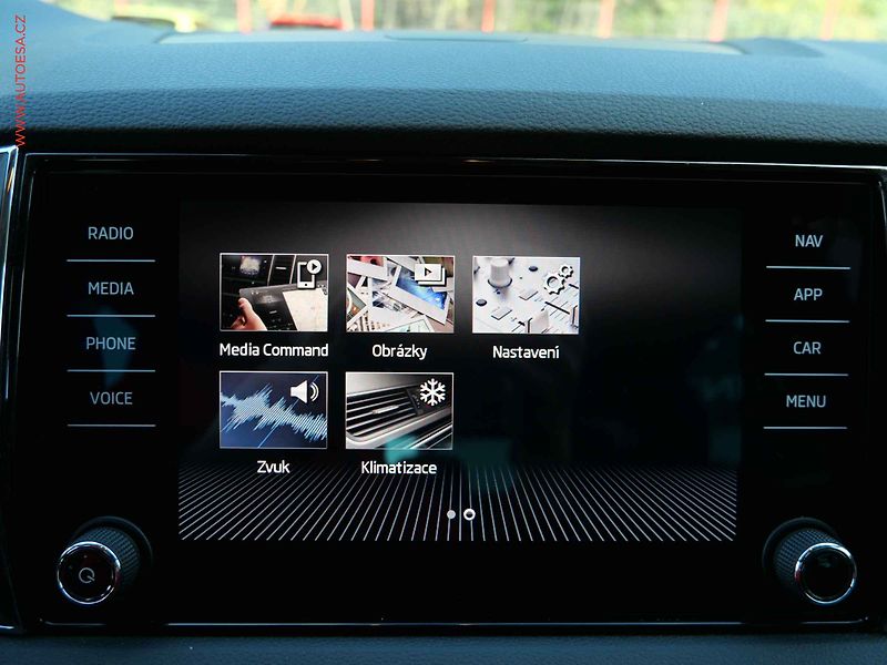 Škoda Karoq (2019) 2.0 TDi, 1.maj,ČR, Style, TZ - fotka 25 z 29