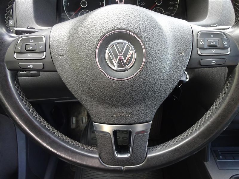 Volkswagen Touran 2,0 TDI 103kW 7.MÍST - fotka 40 z 55