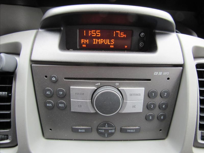 Opel Vivaro 2,0 CDTi 9 míst - fotka 15 z 27