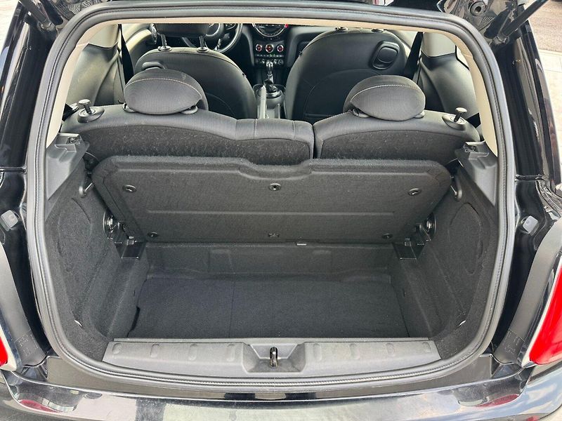 Mini One (2014) 1.2i 75kW - fotka 21 z 28
