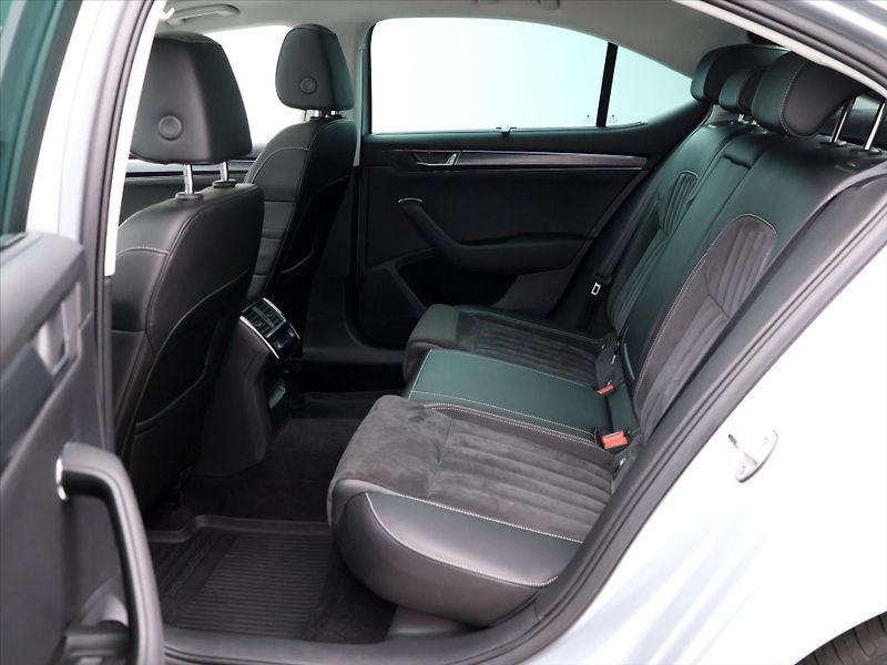 Škoda Superb iV 1,4 TSI 160kW Style DSG DPH - fotka 14 z 35