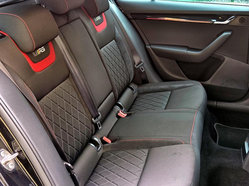 Škoda Octavia TDi RS,CEBIA *SERV.KNÍŽKA*  - fotka 26 z 48