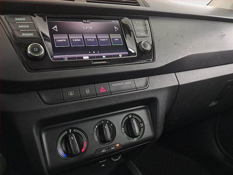 Škoda Fabia (2019) 1.0, ČR,1.maj, Park. senzory - fotka 12 z 13