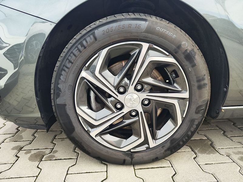 Hyundai i30 1.0 T-GDI/88kW Smart Navi DCT - fotka 31 z 33