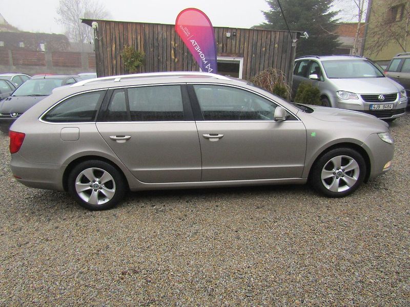 Škoda Superb (2011) 1.6 TDI 77kW - fotka 9 z 45