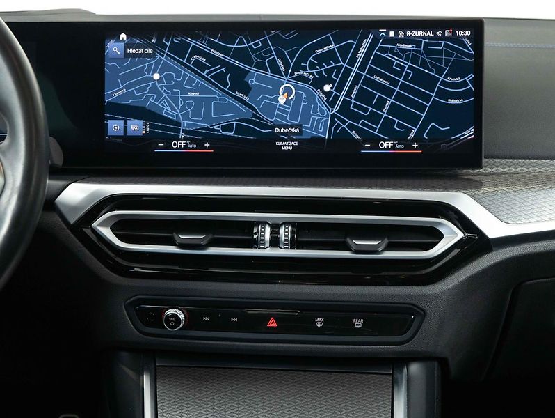 BMW Řada 3 330i xDrive - fotka 14 z 22