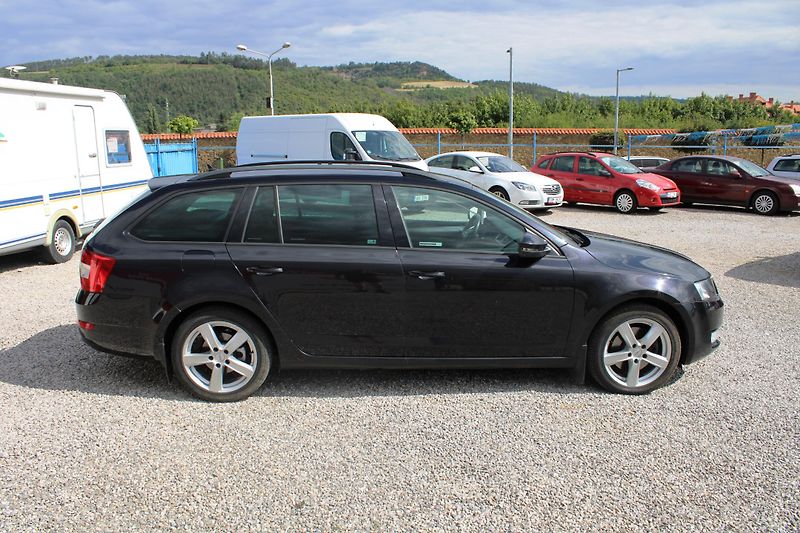 Škoda Octavia (2015) 2.0TDI NAVI KLIMA DSG 4X4 ALU - fotka 8 z 16