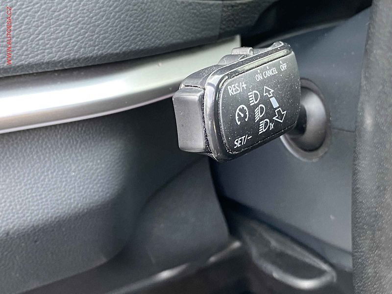 Škoda Karoq (2023) 2.0 TDi, TOUR, DSG, TZ, navi - fotka 13 z 20