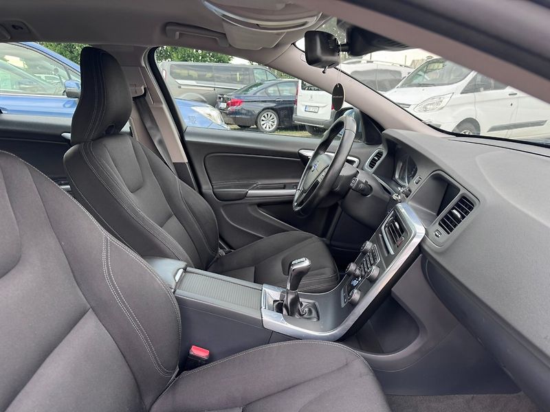 Volvo V60 (2016) D2 2,0D 88 KW TAŽNÉ - fotka 38 z 48