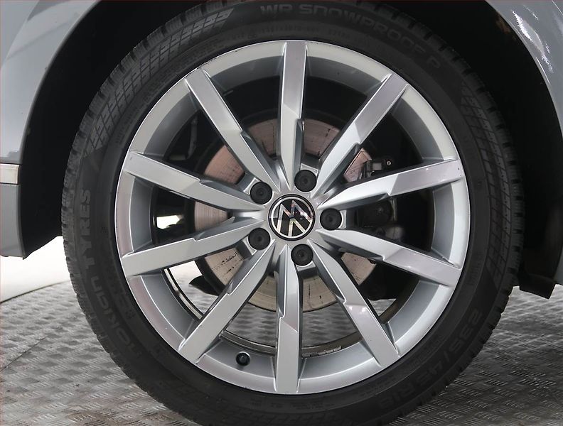 Volkswagen Passat (2022) R-Line 2.0 TSI - fotka 14 z 23