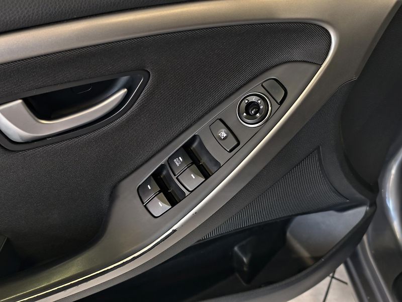 Hyundai i30 1.6 GDi 88kW KAMERA VÝHŘEVY ČR - fotka 21 z 23