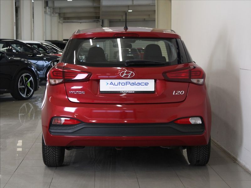 Hyundai i20 1,3 i 55kW Family+ 27 200km! - fotka 4 z 17