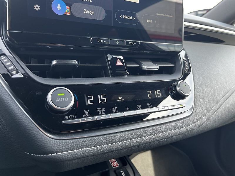 Toyota Corolla TS 2.0 Hybrid GR Sport - fotka 20 z 30