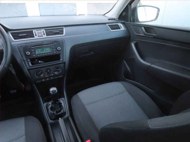 Škoda Rapid (2014) Spaceback 1.6 TDI - fotka 8 z 15
