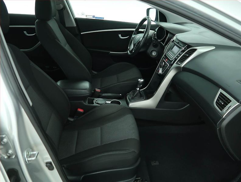 Hyundai i30 (2013) 1.6 MPI, Tempomat - fotka 9 z 15