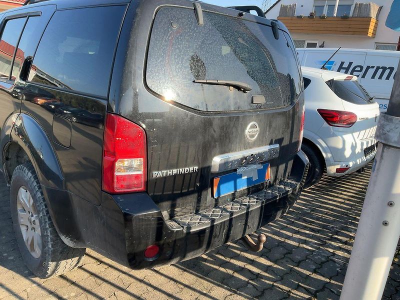 Nissan Pathfinder 2.5dCi Comfort - fotka 6 z 13