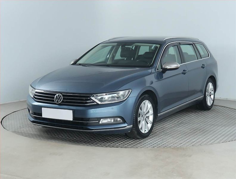 Volkswagen Passat (2015) Highline 2.0 TDI, Tempomat - fotka 2 z 16