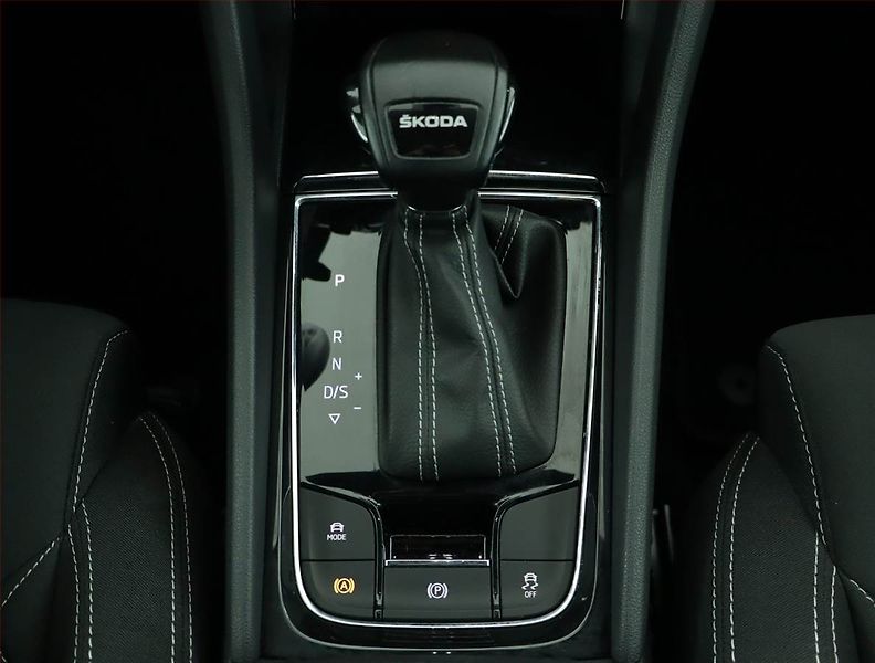 Škoda Karoq (2023) Sportline 1.5 TSI - fotka 13 z 16