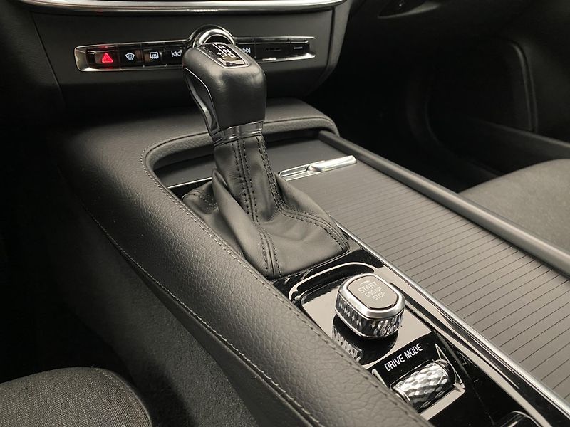 Volvo V90 D4 MOMENTUM AUT - fotka 22 z 39