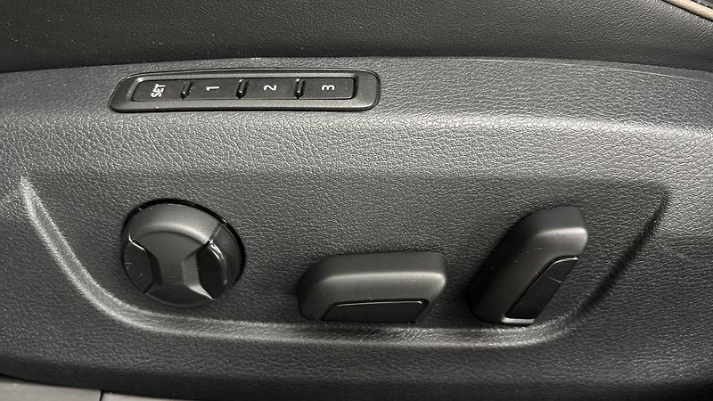 Škoda Superb 2.0 TDI DSG 4x4 Scout Combi - fotka 21 z 29