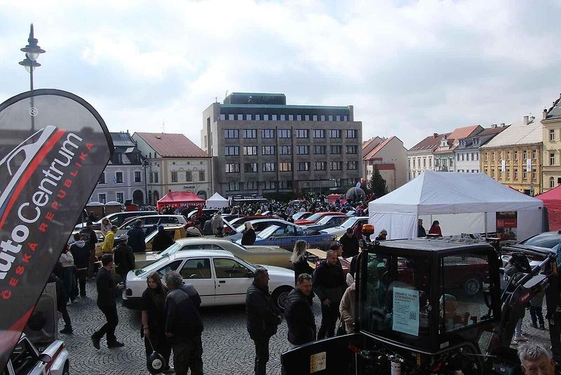 V Příbrami se sjela historická auta a motorky v rámci tradiční akce Česká Route 66.