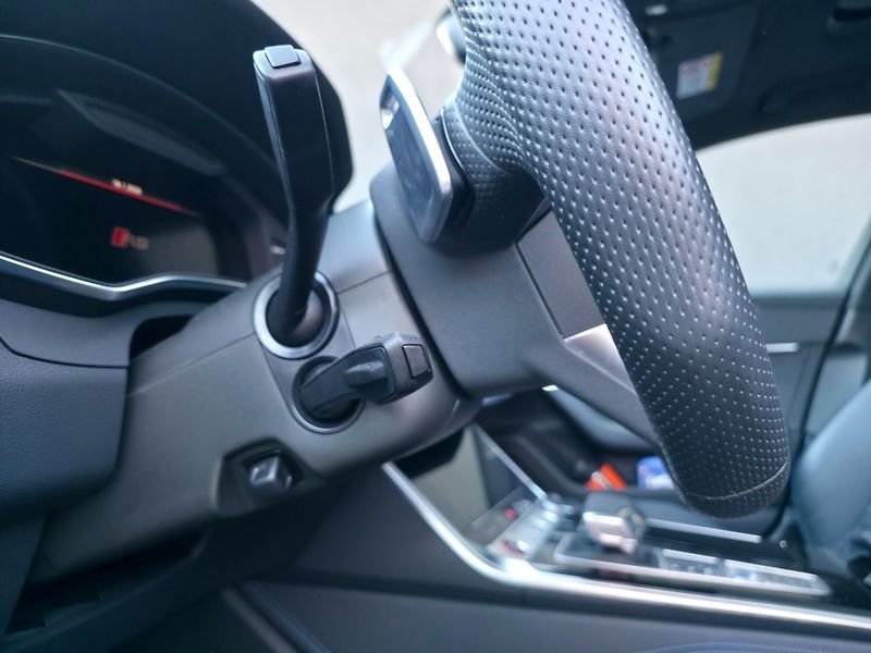 Audi RS 6 (2023) 463kw*MATRIX*HUD*ZÁRUKA*PANO* - fotka 10 z 12