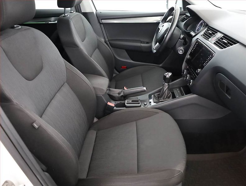 Škoda Octavia (2017) Style 2.0 TDI, Navi, Tempomat - fotka 7 z 20
