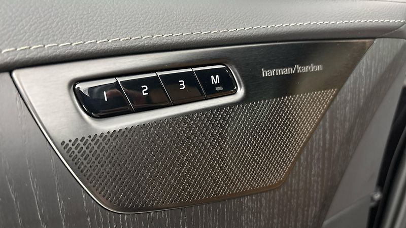 Volvo XC90 2.0 B5 AUT AWD Plus Bright - fotka 24 z 32